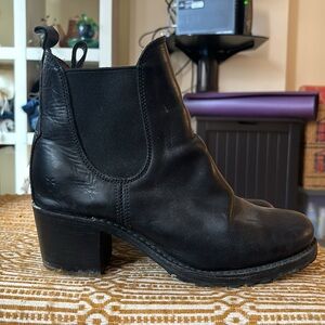 Frye Sabrina Chelsea Boots